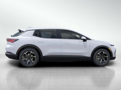 New 2026 Chevrolet Equinox EV LT image 6