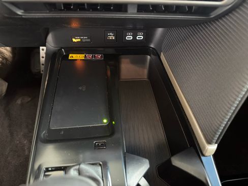 Used 2025 Toyota Camry SE FWD image 18