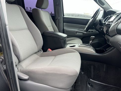 Used 2014 Toyota Tacoma PreRunner w/ SR5 Package image 13