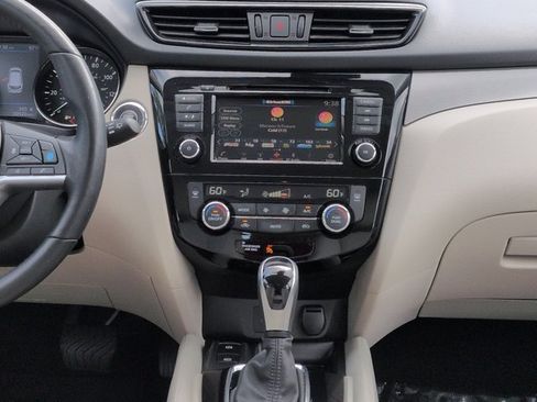 Certified 2020 Nissan Rogue Sport SV w/ Technology Package FWD image 18