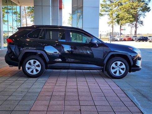 Used 2020 Toyota RAV4 LE image 27