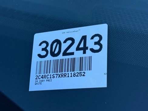 Used 2024 Chrysler Pacifica Select image 38