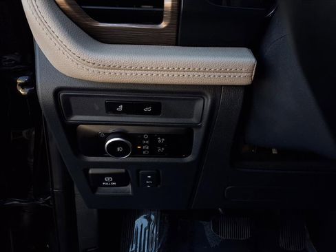 Used 2023 Ford Expedition Limited image 14