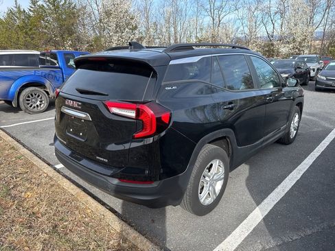 Used 2022 GMC Terrain SLE w/ Driver Convenience Package image 4