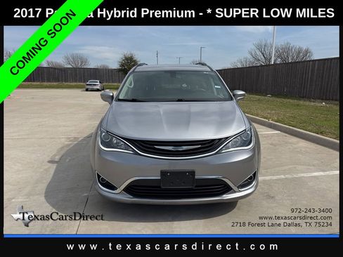 Used 2017 Chrysler Pacifica Premium image 2