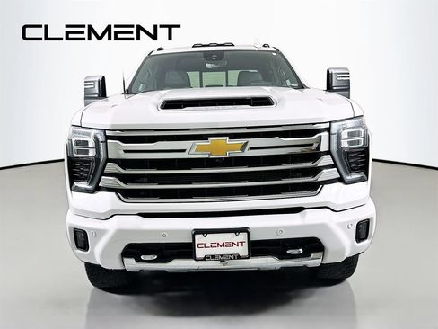 Used 2024 Chevrolet Silverado 2500 High Country w/ High Country Premium Package AWD/4WD image 3