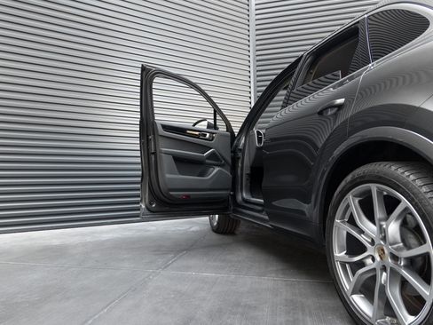 Certified 2023 Porsche Cayenne AWD/4WD image 13
