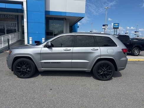 Used 2020 Jeep Grand Cherokee Altitude image 1
