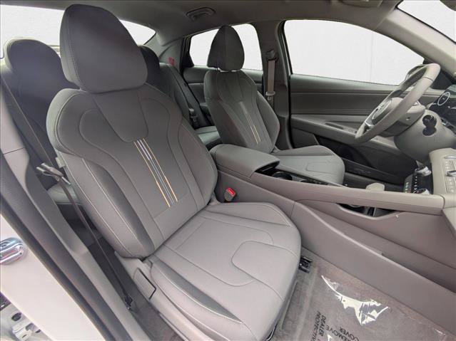 New 2025 Hyundai Elantra SEL FWD image 17