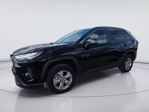 Used 2025 Toyota RAV4 XLE AWD/4WD image 4