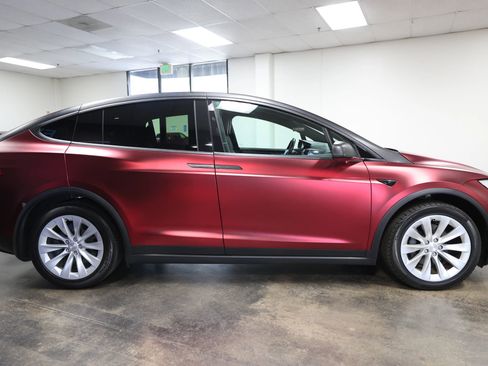 Used 2020 Tesla Model X Long Range AWD/4WD image 9