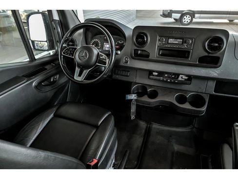 Used 2021 Mercedes-Benz Sprinter 2500 image 4