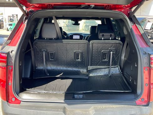 Used 2023 Chevrolet Traverse RS w/ LPO, Floor Liner Package AWD/4WD image 28