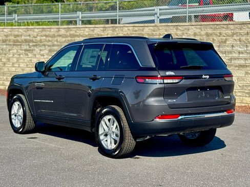 New 2025 Jeep Grand Cherokee Laredo image 11