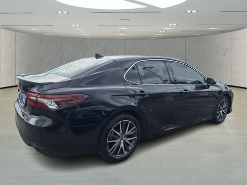 Used 2024 Toyota Camry XLE image 5