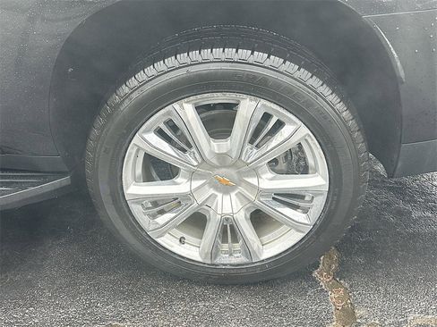 Used 2023 Chevrolet Suburban High Country w/ Advanced Technology Package image 24