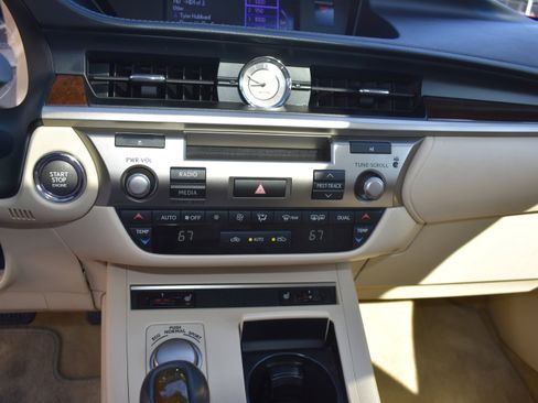Used 2013 Lexus ES 350 w/ Premium Pkg image 20