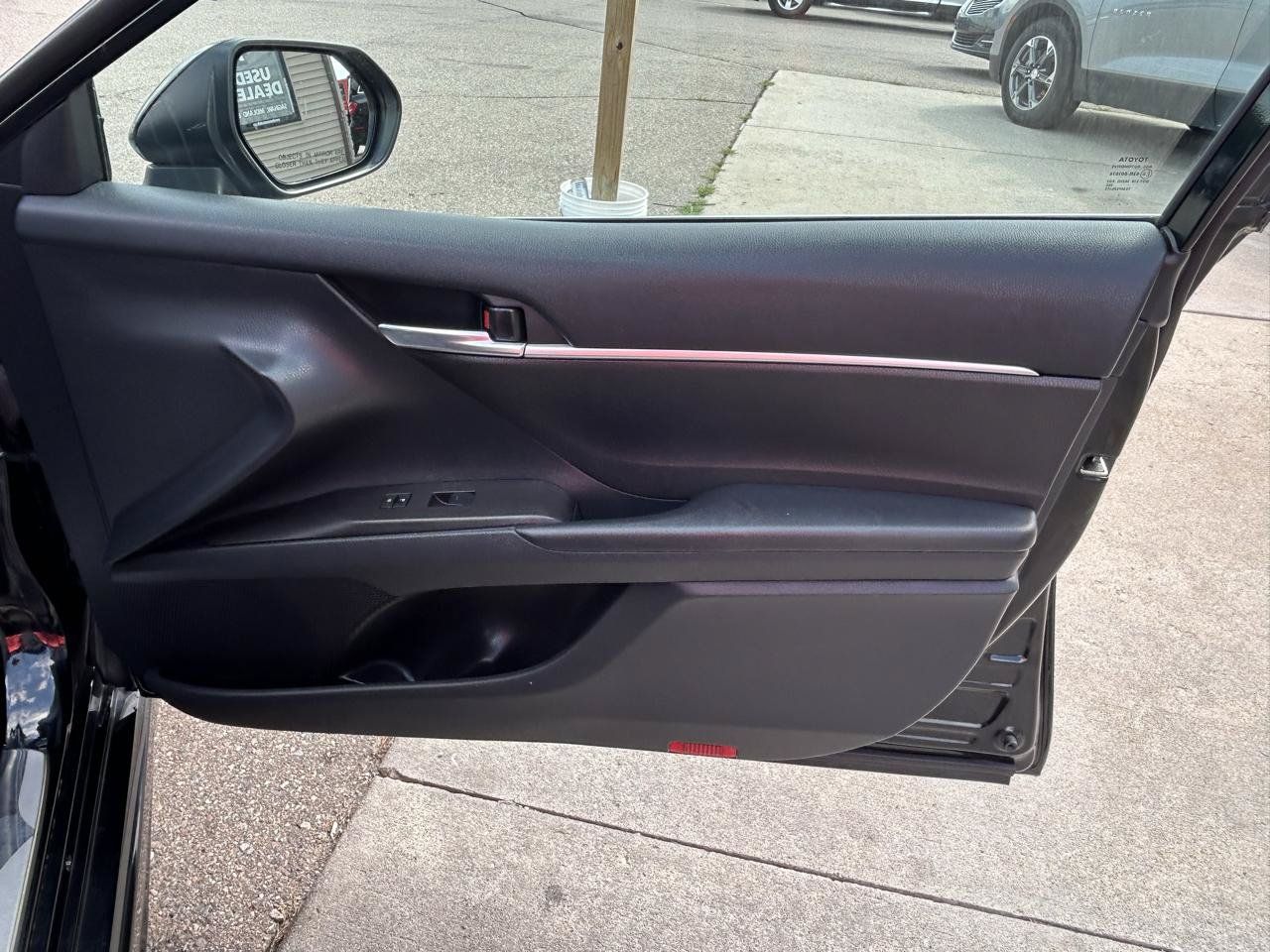 Used 2022 Toyota Camry SE FWD image 18