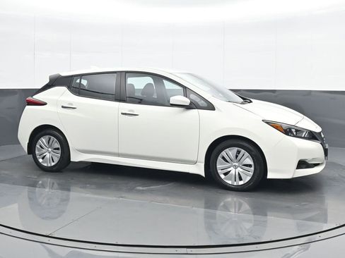Used 2022 Nissan Leaf S image 8