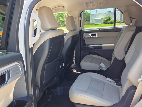 Used 2020 Ford Explorer Limited RWD image 5