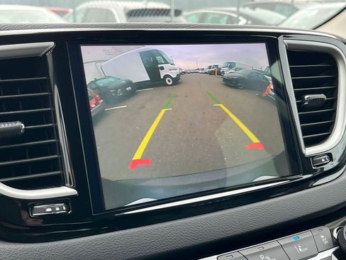 Used 2024 Chrysler Pacifica Touring-L image 17