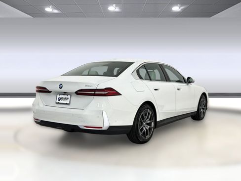 New 2027 BMW 530i RWD image 9