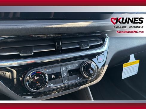 New 2026 Buick Envista Sport Touring image 18