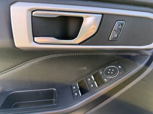 Used 2020 Ford Explorer XLT w/ Equipment Group 202A image 10
