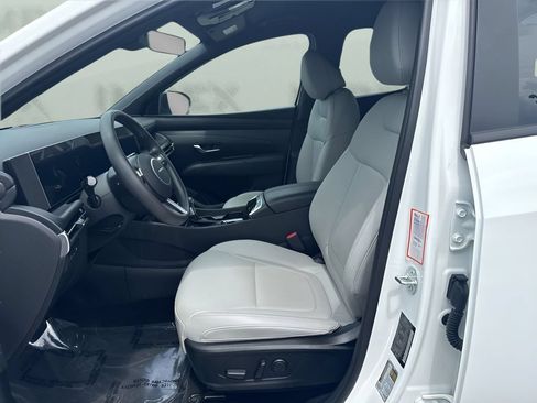 Used 2025 Hyundai Santa Cruz SEL FWD image 9