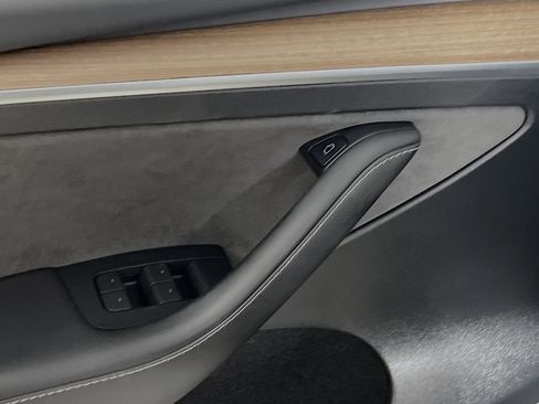 Used 2024 Tesla Model Y Long Range image 17