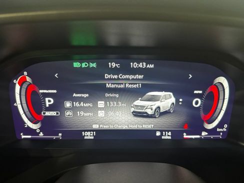 Used 2025 Nissan Rogue SL AWD/4WD image 8