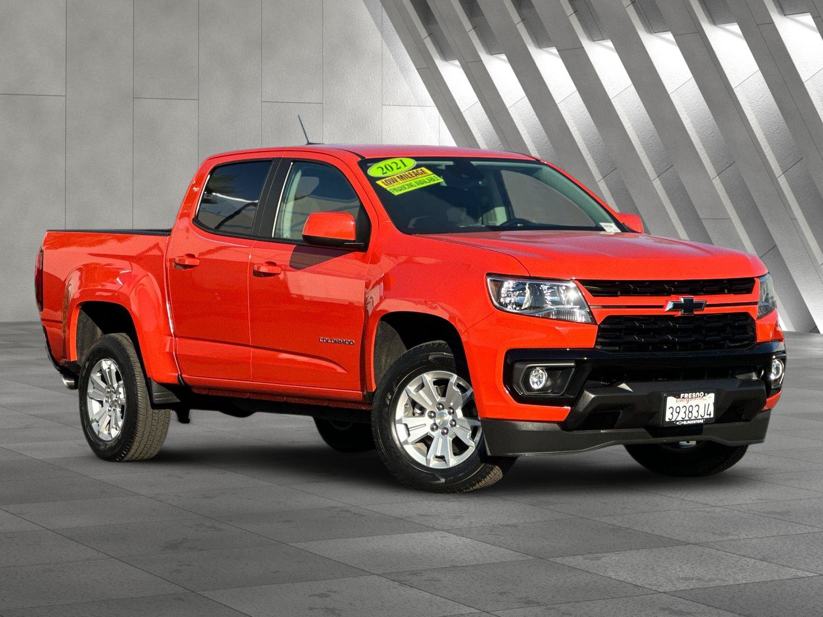 Used 2021 Chevrolet Colorado LT w/ Safety Package RWD image 2