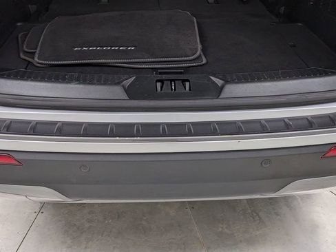 Certified 2022 Ford Explorer XLT w/ XLT Sport Appearance Package AWD/4WD image 8