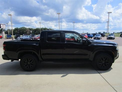 Used 2023 Nissan Frontier SV image 6