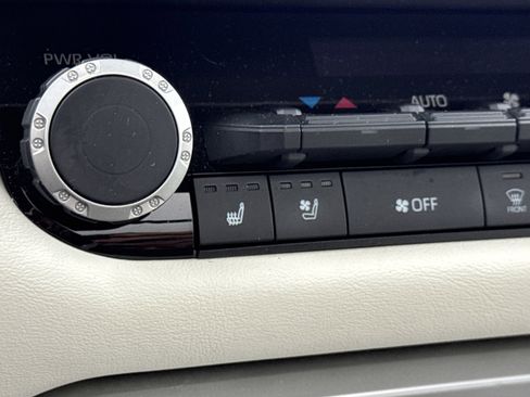 Used 2022 Toyota Tundra Capstone AWD/4WD image 22