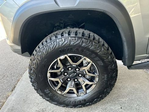 Used 2026 Chevrolet Colorado ZR2 w/ Technology Package AWD/4WD image 33