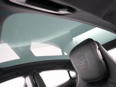 Used 2021 Porsche Taycan 4S image 22