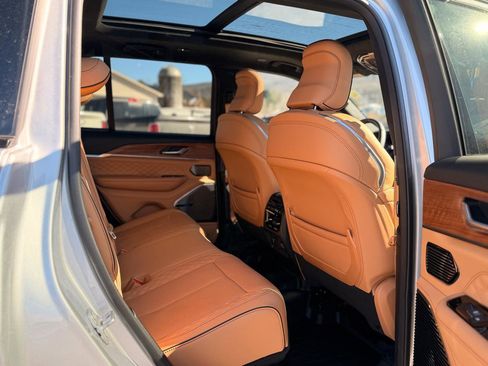 Used 2025 Jeep Grand Cherokee Summit image 20