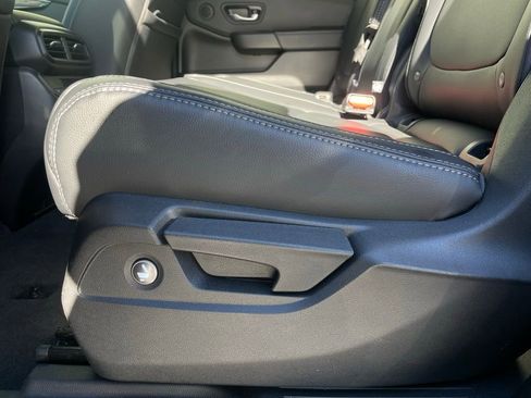 Certified 2025 Honda Pilot EX-L image 40