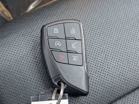 Used 2023 Chevrolet Suburban Premier image 29