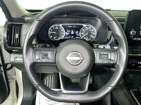 Used 2025 Nissan Pathfinder SV AWD/4WD image 16