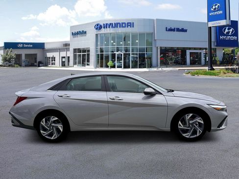 New 2026 Hyundai Elantra Limited image 9