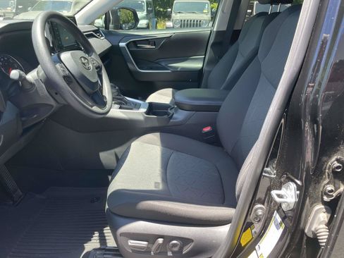 Used 2021 Toyota RAV4 XLE FWD image 14