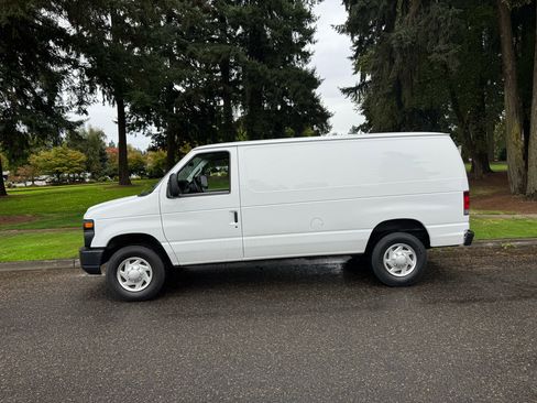 Used 2013 Ford E-250 and Econoline 250 image 2