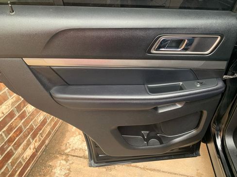 Used 2018 Ford Explorer XLT w/ Equipment Group 202A AWD/4WD image 23