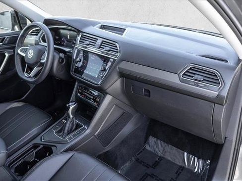 Used 2023 Volkswagen Tiguan SE w/ Panoramic Sunroof Package FWD image 25