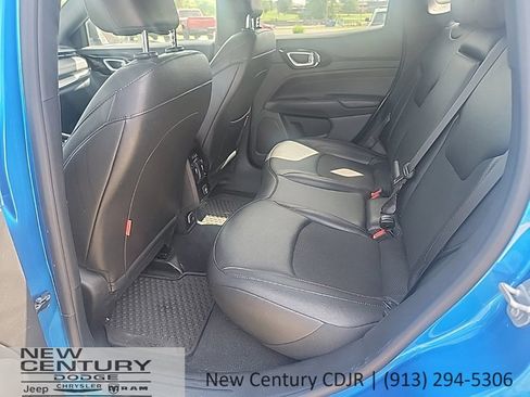 Used 2025 Jeep Compass Trailhawk AWD/4WD image 15