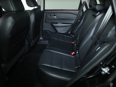 Used 2021 Nissan Rogue SV w/ Premium Package image 14