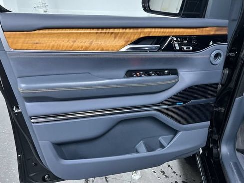 Used 2022 Jeep Grand Wagoneer Series II w/ Premium Group II AWD/4WD image 23