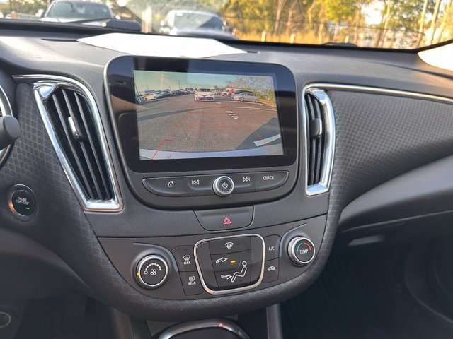 Used 2018 Chevrolet Malibu LT FWD image 29